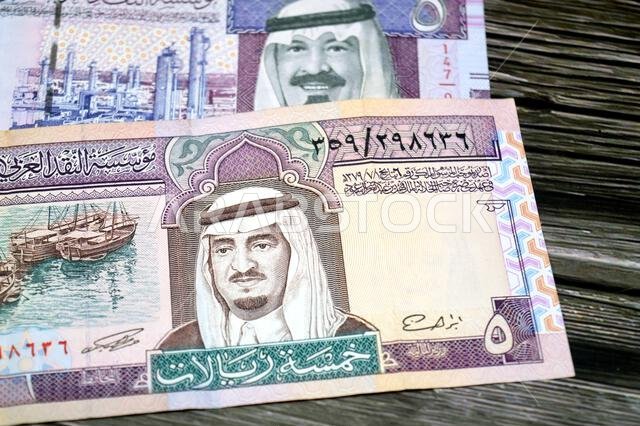 the obverse sides of 5 SAR five Saudi Arabian riyals cash money banknote bill, features a portrait of king Fahd and Abdullah Bin AbdulAziz Al Saud, Dh