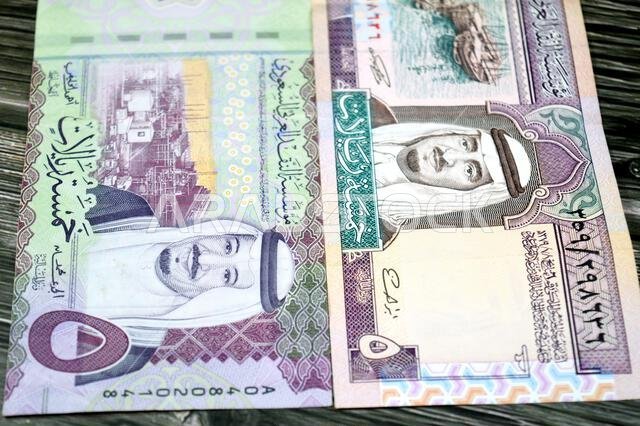 obverse sides of old and new 5 SAR five Saudi Arabian riyals cash money banknote bill, features a portrait of king Fahd and King Salman Bin AbdulAziz