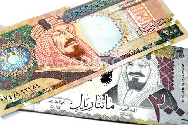 يحمل وجهي ورقة نقدية من فئة 200 ريال سعودي، القديمة والجديدة، صورة الملك عبد العزيز آل سعود، العملة السعودية.