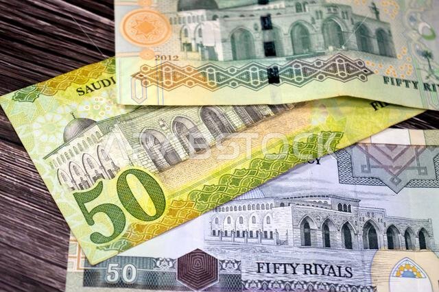 الوجه الخلفي لفئة 50 ريال سعودي، يضم صورة مسجد الأقصى في القدس، عملة سعودية قديمة الطراز. الوجه الخلفي لفئة 50 ريال سعودي، يضم صورة مسجد الأقصى في القدس، عملة سعودية قديمة الطراز.