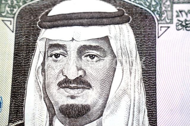 يظهر على وجه ورقة نقدية من فئة 50 ريالاً سعودياً الملك فهد بن عبد العزيز آل سعود، كما يظهر عليه قبة الصخرة.