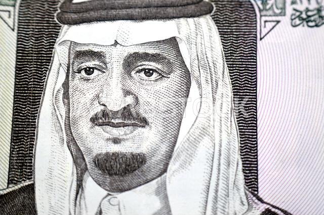 يظهر على وجه ورقة نقدية من فئة 50 ريالاً سعودياً الملك فهد بن عبد العزيز آل سعود، كما يظهر عليه قبة الصخرة. يظهر على وجه ورقة نقدية من فئة 50 ريالاً سعودياً الملك فهد بن عبد العزيز آل سعود، كما يظهر عليه قبة الصخرة.