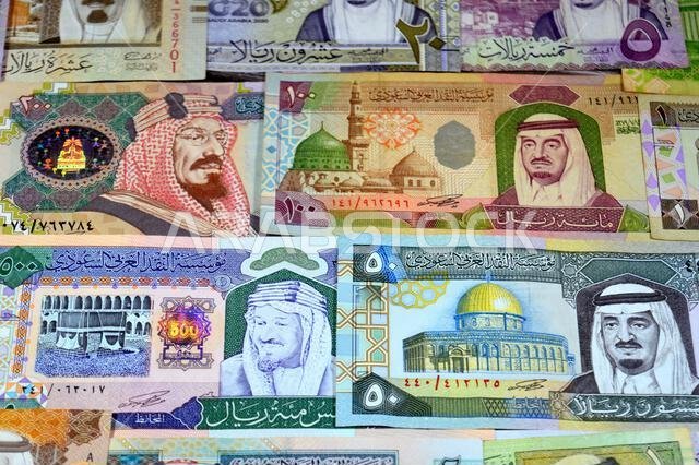 تاريخ العملات الورقية للريال السعودي (SAR)، من مختلف العصور والقيم، بدءًا من العملات القديمة ذات الطابع الكلاسيكي في عهد الملك فهد وحتى عهد الملك.