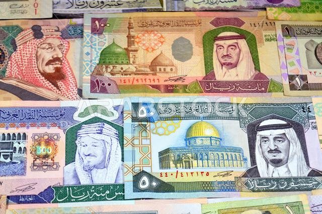 تاريخ العملات الورقية للريال السعودي (SAR)، من مختلف العصور والقيم، بدءًا من العملات القديمة ذات الطابع الكلاسيكي في عهد الملك فهد وحتى عهد الملك.