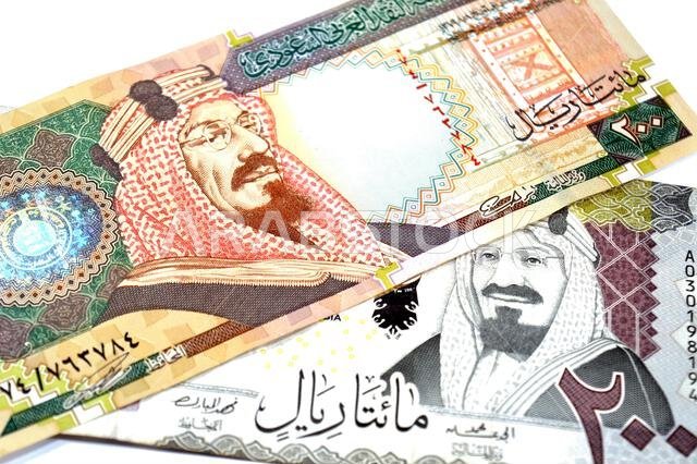 يحمل وجهي ورقة نقدية من فئة 200 ريال سعودي، القديمة والجديدة، صورة الملك عبد العزيز آل سعود، العملة السعودية.