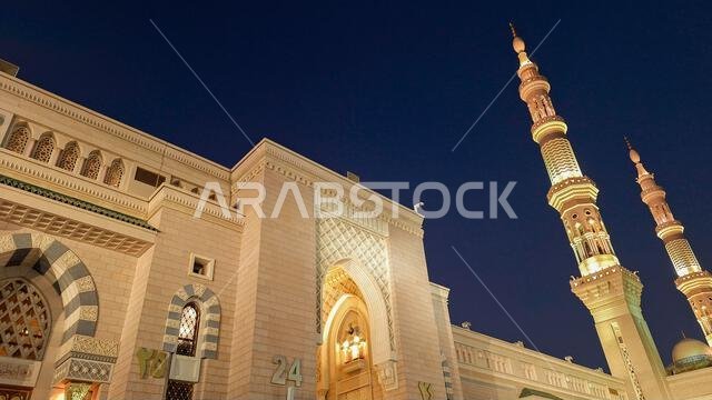 المدينة المنورة، المملكة العربية السعودية - 7 مارس 2024: التصميم المعماري الخارجي للمسجد النبوي
