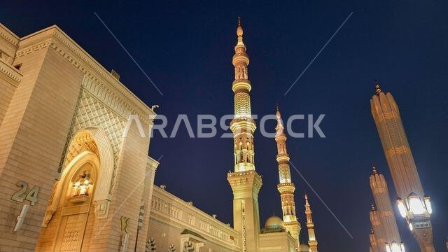 المدينة المنورة، المملكة العربية السعودية - 7 مارس 2024: التصميم المعماري الخارجي للمسجد النبوي