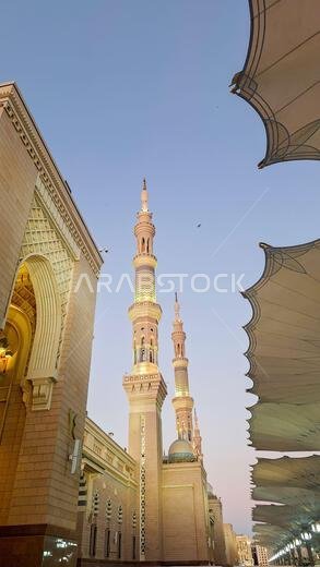 المدينة المنورة، المملكة العربية السعودية - 7 مارس 2024: التصميم المعماري الخارجي للمسجد النبوي