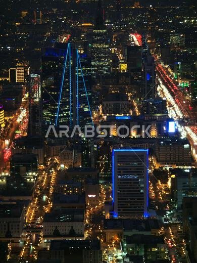 إطلالات على المدينة من منصة المراقبة في مركز المملكة في الرياض، المملكة العربية السعودية.