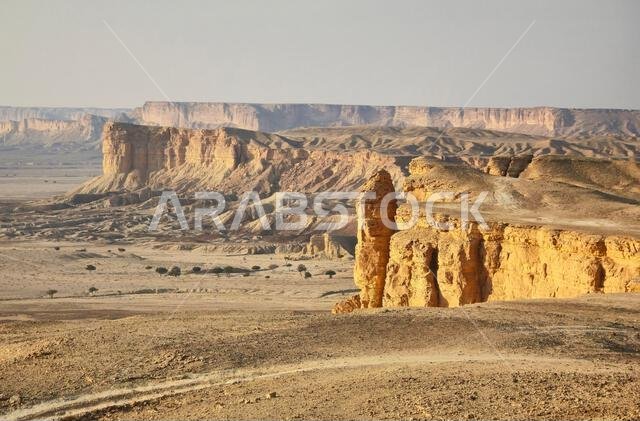 مناظر طبيعية خلابة في جبل الفهرين (حافة العالم) بالقرب من الرياض، المملكة العربية السعودية.