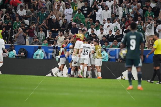 الدوحة، قطر - 11 ديسمبر 2025: تأهل المنتخب السعودي إلى الدور نصف النهائي بعد فوزه على فلسطين 2-1 في الوقت الإضافي خلال مباراة ربع نهائي كأس العرب 2025 التي أقيمت على ملعب لوسيل في الدوحة، قطر، في 11 ديسمبر 2025. (حقوق الصورة: رانجيث كومار/ألامي لايف نيوز)