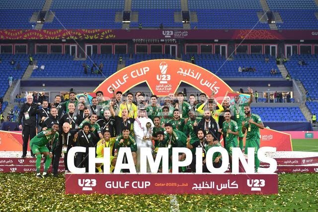 الدوحة، قطر. 16 ديسمبر 2025: يحتفل أعضاء المنتخب السعودي لكرة القدم بفوزهم في المباراة النهائية لكأس الخليج تحت 23 سنة على العراق في استاد 974 خلال بطولة كأس الخليج تحت 23 سنة في الدوحة، قطر، في 16 ديسمبر 2025. حقوق الصورة: رانجيث كومار/ألامي لايف نيوز الدوحة، قطر. 16 ديسمبر 2025: يحتفل أعضاء المنتخب السعودي لكرة القدم بفوزهم في المباراة النهائية لكأس الخليج تحت 23 سنة على العراق في استاد 974 خلال بطولة كأس الخليج تحت 23 سنة في الدوحة، قطر، في 16 ديسمبر 2025. حقوق الصورة: رانجيث كومار/ألامي لايف نيوز