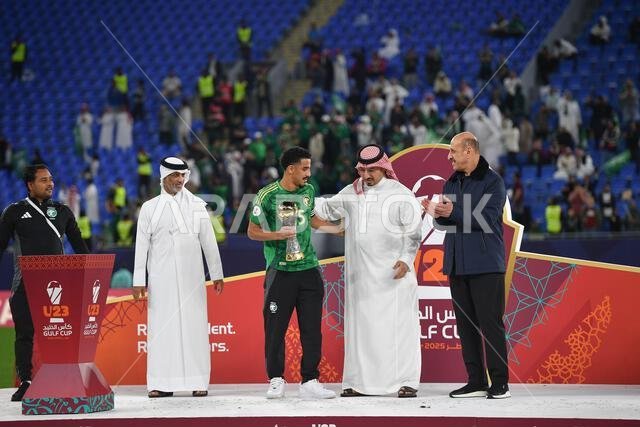 الدوحة، قطر. 16 ديسمبر 2025: يحتفل أعضاء المنتخب السعودي لكرة القدم بفوزهم في المباراة النهائية لكأس الخليج تحت 23 سنة على العراق في استاد 974 خلال بطولة كأس الخليج تحت 23 سنة في الدوحة، قطر، في 16 ديسمبر 2025. حقوق الصورة: رانجيث كومار/ألامي لايف نيوز الدوحة، قطر. 16 ديسمبر 2025: يحتفل أعضاء المنتخب السعودي لكرة القدم بفوزهم في المباراة النهائية لكأس الخليج تحت 23 سنة على العراق في استاد 974 خلال بطولة كأس الخليج تحت 23 سنة في الدوحة، قطر، في 16 ديسمبر 2025. حقوق الصورة: رانجيث كومار/ألامي لايف نيوز