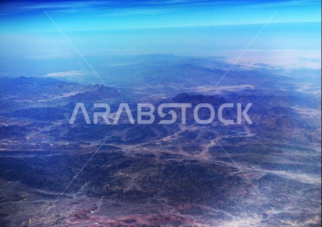 منظر جوي للصحراء العربية الجميلة في المملكة العربية السعودية.