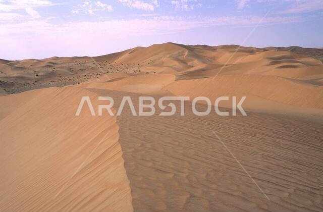 الربع الخالي (الربع الخالي) الذي يحد دول المملكة العربية السعودية والإمارات العربية المتحدة وسلطنة عمان.