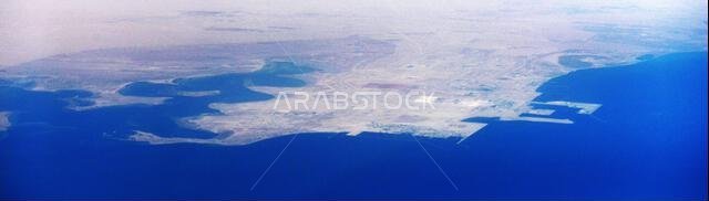 منظر جوي لمنطقة رأس الخير ومنطقة الجبيل البحرية في المملكة العربية السعودية.