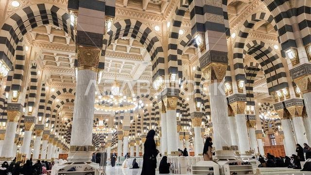 المدينة المنورة، المملكة العربية السعودية - 7 مارس 2024: أجواء المسجد النبوي قبل الصلاة