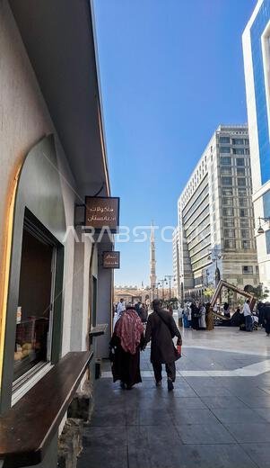 المدينة المنورة، المملكة العربية السعودية - 5 مارس 2024: الأجواء المحيطة بالمباني القريبة من المسجد النبوي