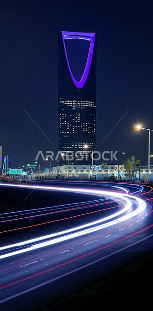 صورة ابداعية لبرج المملكة في الرياض بالمملكة العربية السعودية، الابراج وناطحات السحاب، برج المملكة، معالم الرياض المشهورة، الطرق والشوارع، السياحة في السعودية