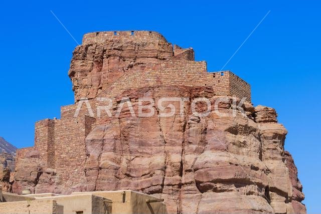 قلعة العلا (قلعة موسى بن نصير) التي تعود إلى القرن العاشر الميلادي، تقع في البلدة القديمة بمدينة العلا، المملكة العربية السعودية. قلعة العلا (قلعة موسى بن نصير) التي تعود إلى القرن العاشر الميلادي، تقع في البلدة القديمة بمدينة العلا، المملكة العربية السعودية.