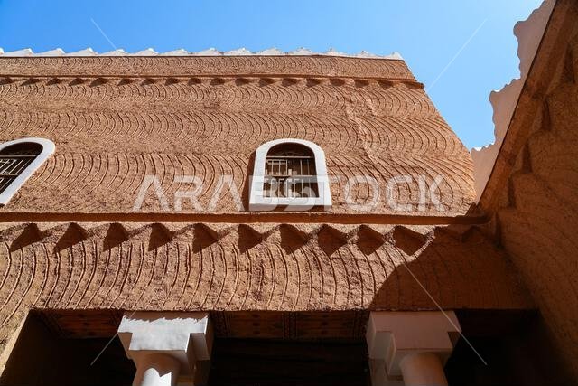 العمارة النجدية التقليدية لقصر المربع التاريخي في الرياض، المملكة العربية السعودية
