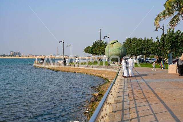 كورنيش جدة، وهو ممشى على الواجهة البحرية على ساحل البحر الأحمر في المملكة العربية السعودية