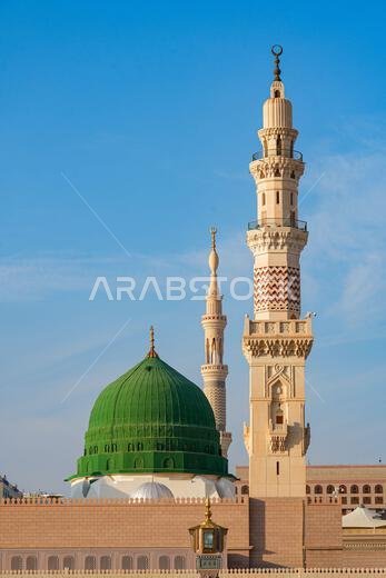 Minaret and green dome of the Prophet's Mosque (Al-Masjid an-Nabawi) in Medina, Saudi Arabia