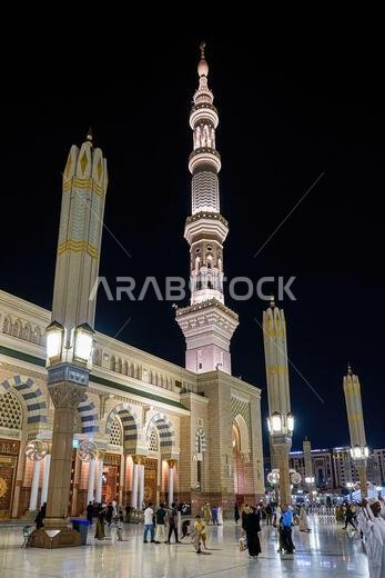 مئذنة المسجد النبوي ليلاً في المدينة المنورة، المملكة العربية السعودية مئذنة المسجد النبوي ليلاً في المدينة المنورة، المملكة العربية السعودية