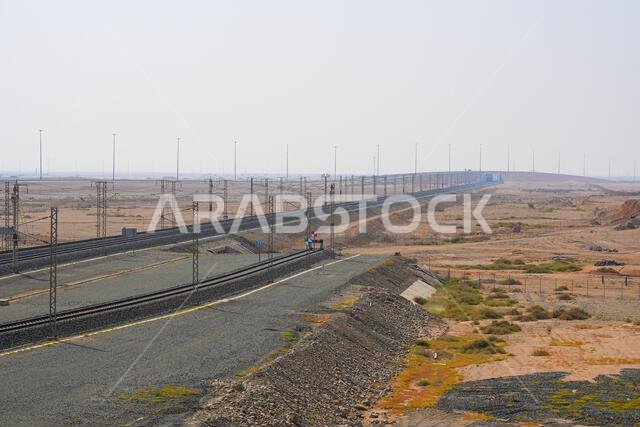 خطوط السكك الحديدية فائقة السرعة التابعة لسكك حديد الحرمين السريع، والتي تمتد عبر الصحراء السعودية بين المدينة المنورة ومكة المكرمة.