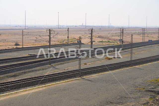 خطوط السكك الحديدية فائقة السرعة التابعة لسكك حديد الحرمين السريع، والتي تمتد عبر الصحراء السعودية بين المدينة المنورة ومكة المكرمة. خطوط السكك الحديدية فائقة السرعة التابعة لسكك حديد الحرمين السريع، والتي تمتد عبر الصحراء السعودية بين المدينة المنورة ومكة المكرمة.