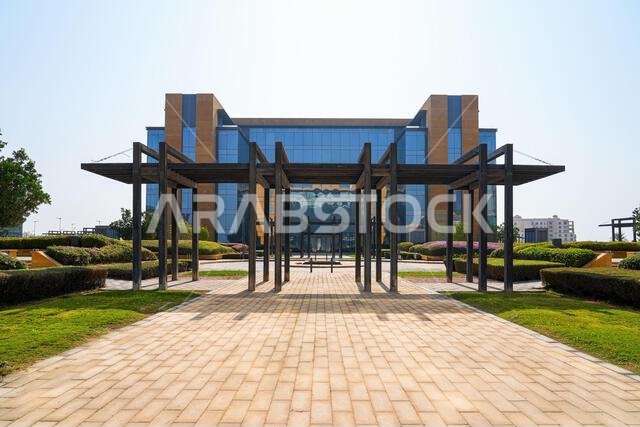 هندسة معمارية حديثة للشركات وممرات مشاة ذات مناظر طبيعية في مدينة الملك عبد الله الاقتصادية (KAEC)، المملكة العربية السعودية هندسة معمارية حديثة للشركات وممرات مشاة ذات مناظر طبيعية في مدينة الملك عبد الله الاقتصادية (KAEC)، المملكة العربية السعودية