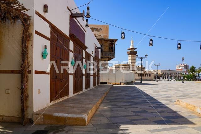 شارع تقليدي ومعمار مُرمم في حي البلد بمدينة ينبع، المملكة العربية السعودية