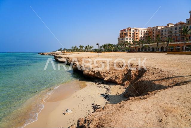 شاطئ باي لا صن على ساحل البحر الأحمر في مدينة الملك عبد الله الاقتصادية (KAEC)، المملكة العربية السعودية