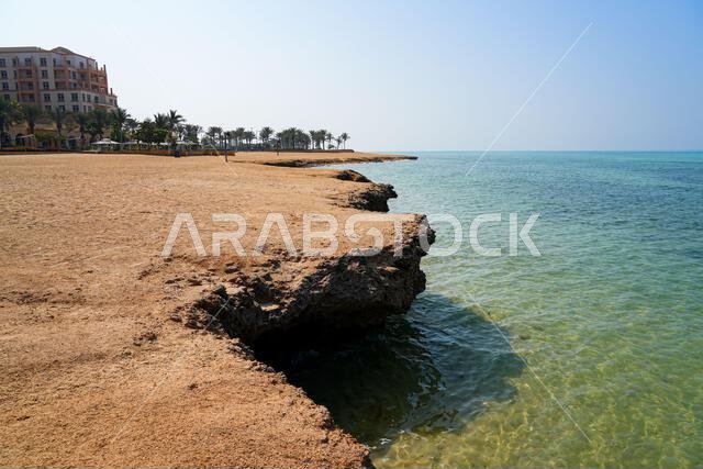 شاطئ باي لا صن على ساحل البحر الأحمر في مدينة الملك عبد الله الاقتصادية (KAEC)، المملكة العربية السعودية