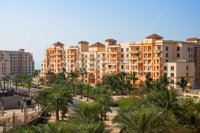 مجمع سكني حديث ذو طراز معماري متوسطي في مدينة الملك عبد الله الاقتصادية (KAEC)، المملكة العربية السعودية مجمع سكني حديث ذو طراز معماري متوسطي في مدينة الملك عبد الله الاقتصادية (KAEC)، المملكة العربية السعودية