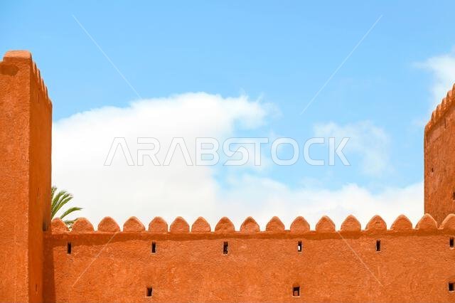 العمارة العربية القديمة التقليدية، مبنى أثري ذو أبراج وجدران