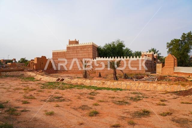 Traditional Najdi mud brick house with white crenelations in Shaqra, a historical desert village in the Washm region of Saudi Arabia