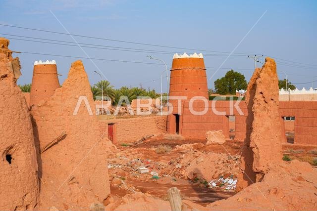 Traditional Najdi mud brick watchtower with white crenelations in Shaqra, a historical desert village in Saudi Arabia