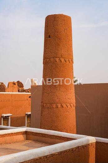 Traditional Najdi mud brick tower with geometric carvings in Shaqra, Saudi Arabia
