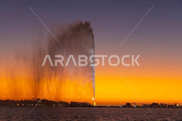 نافورة الملك فهد (أطول نافورة مياه في العالم) عند غروب الشمس في جدة، المملكة العربية السعودية نافورة الملك فهد (أطول نافورة مياه في العالم) عند غروب الشمس في جدة، المملكة العربية السعودية