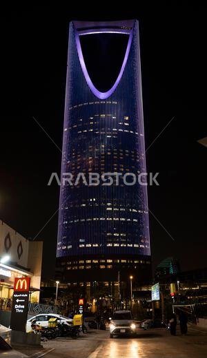 برج مركز المملكة، الرياض، المملكة العربية السعودية ليلاً برج مركز المملكة، الرياض، المملكة العربية السعودية ليلاً