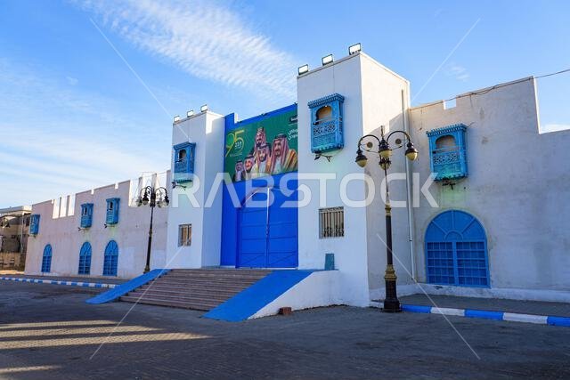 المدخل الضخم لسوق العامرة احتفالاً باليوم الوطني السعودي في أملج، المملكة العربية السعودية