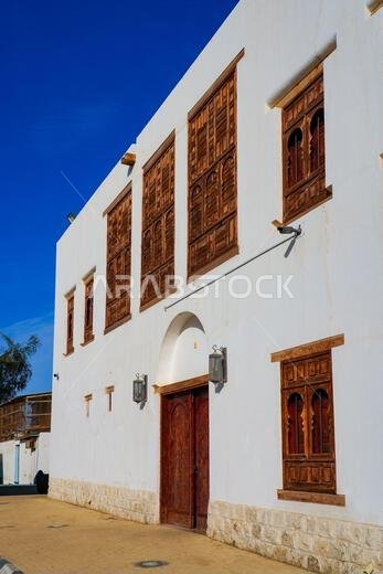 العمارة الحجازية التقليدية والمشربية في قصر الإمارة القديم في أملج، المملكة العربية السعودية العمارة الحجازية التقليدية والمشربية في قصر الإمارة القديم في أملج، المملكة العربية السعودية
