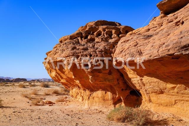 المقابر المهيبة في جبل الأحمر، الحجر، العلا، المملكة العربية السعودية