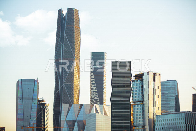 صورة جمالية لمركز الملك عبدالله المالي (كافد) في الرياض ، أماكن سياحية جذابة في السعودية ، جمال الأبراج و ناطحات السحاب ، روعة الفن الهندسي المعماري ، معالم سياحية مشهورة في المملكة العربية السعودية