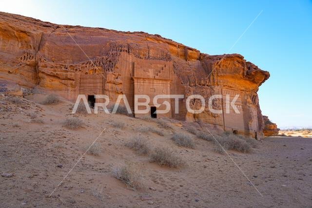 المقابر المهيبة في جبل الأحمر، الحجر، العلا، المملكة العربية السعودية المقابر المهيبة في جبل الأحمر، الحجر، العلا، المملكة العربية السعودية