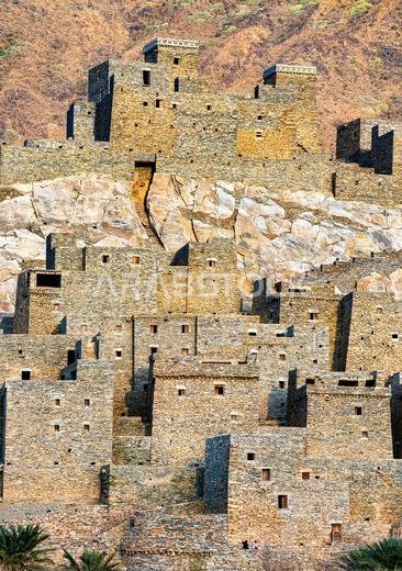 منظر تفصيلي للعمارة الحجرية التاريخية في قرية ذي عين التراثية بمنطقة الباحة في المملكة العربية السعودية. منظر تفصيلي للعمارة الحجرية التاريخية في قرية ذي عين التراثية بمنطقة الباحة في المملكة العربية السعودية.