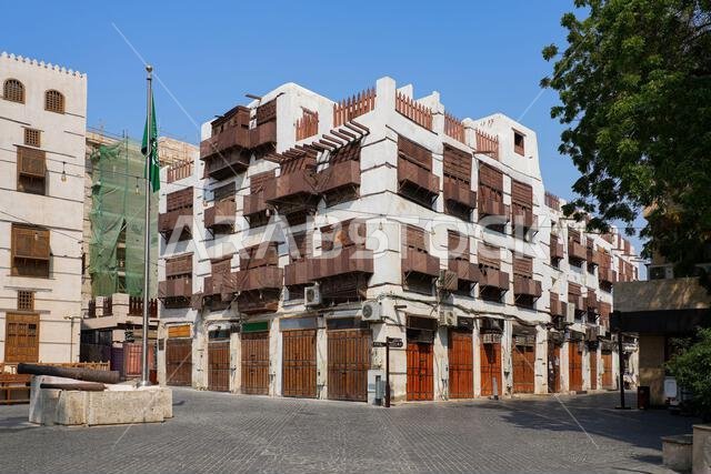 العمارة الحجازية التقليدية مع شرفات رواشين الخشبية في البلد، المدينة القديمة بجدة في المملكة العربية السعودية العمارة الحجازية التقليدية مع شرفات رواشين الخشبية في البلد، المدينة القديمة بجدة في المملكة العربية السعودية