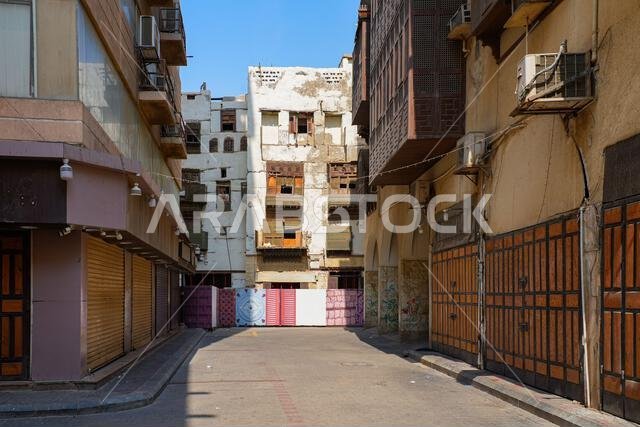 Traditional Hejazi building characterized by mashrabiya screens and wooden balconies in Al-Balad, the Old Town of Jeddah, Saudi Arabia Traditional Hejazi building characterized by mashrabiya screens and wooden balconies in Al-Balad, the Old Town of Jeddah, Saudi Arabia