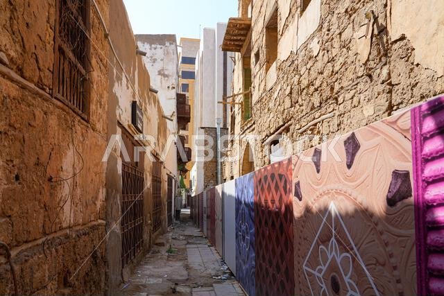 أعمال ترميم وجدران تاريخية من الحجر المرجاني في البلد، المدينة القديمة بجدة، المملكة العربية السعودية